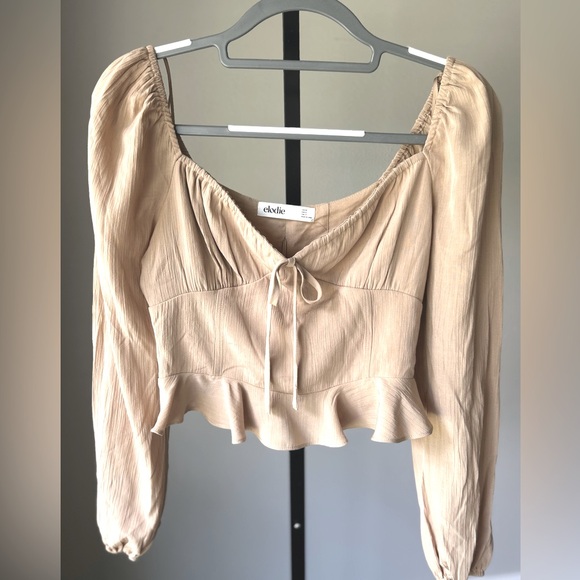 Elodie Tops - ☀️ Elodie NWT Cropped Long sleeve v-neck blouse women’s x-small